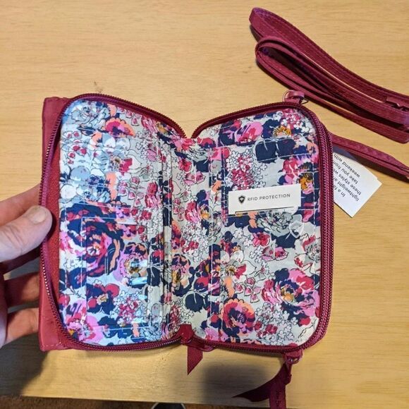 🆕Vera Bradley 3-in-1 Ultralight Water-repellent RFID Crossbody -CABERNET - Picture 4 of 6